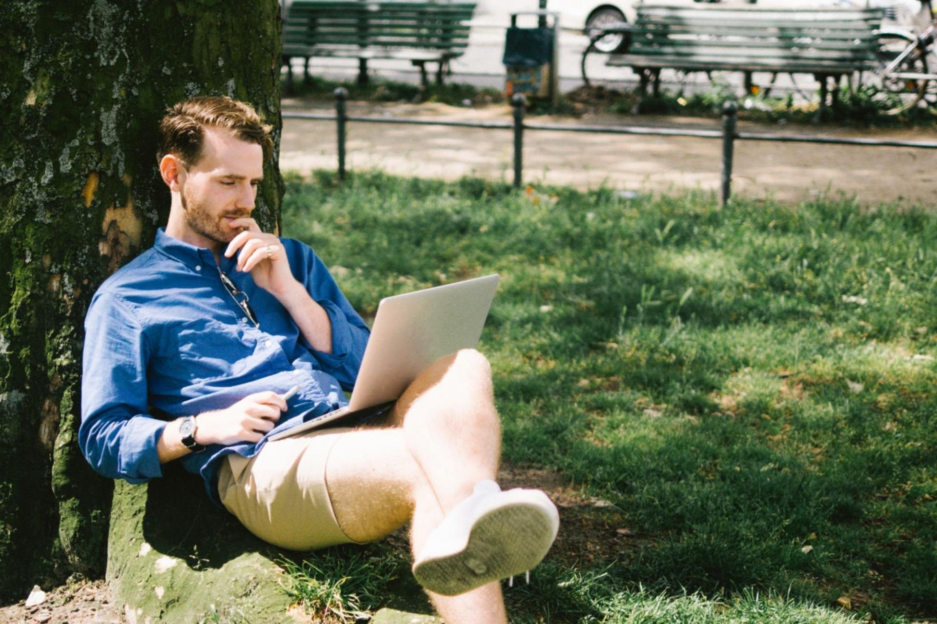 Рабочее место трейдера с несколькими экранами